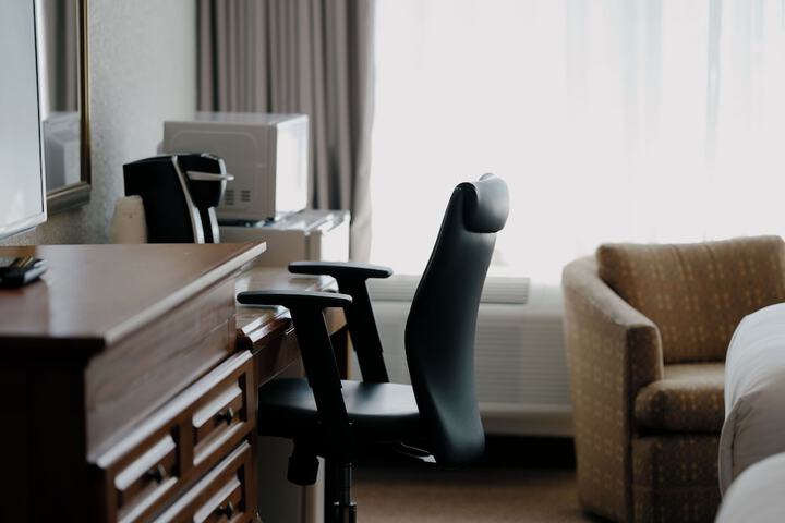 Room 16 of 35