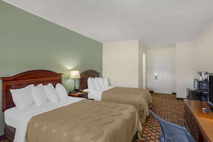 2 Double Beds (3 of 6)