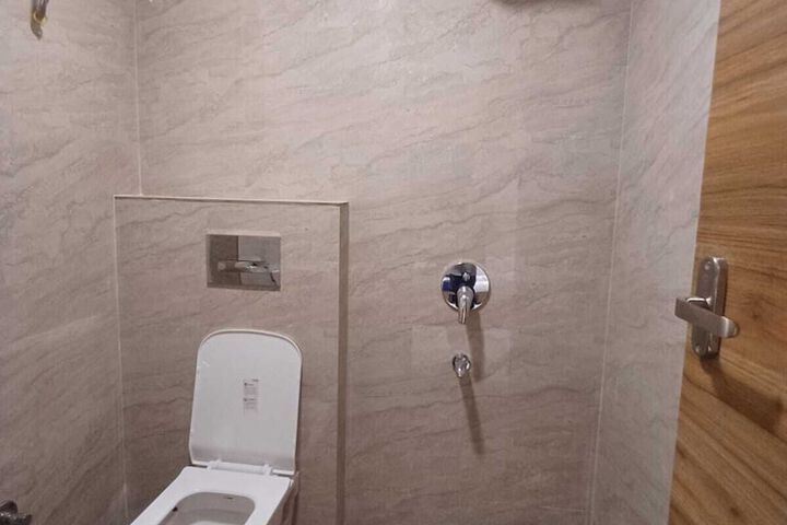 Room 8 of 13