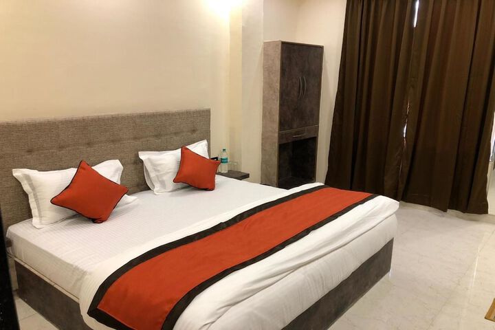 Room 5 of 37