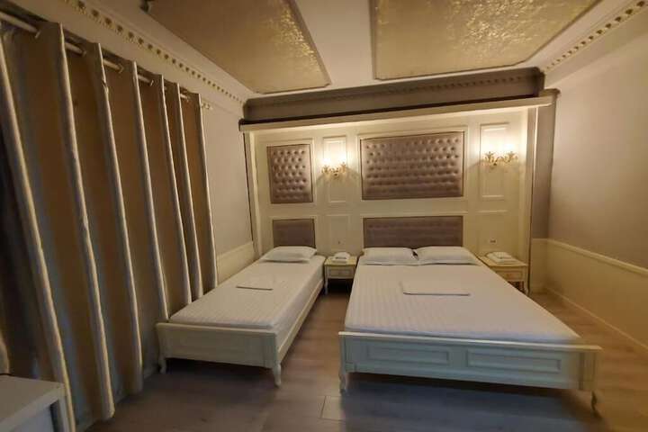 Room 7 of 24