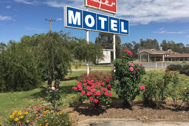 Hotel Exterior 48 of 60