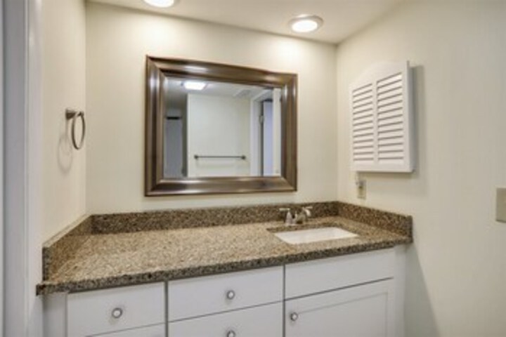Room 4 of 28