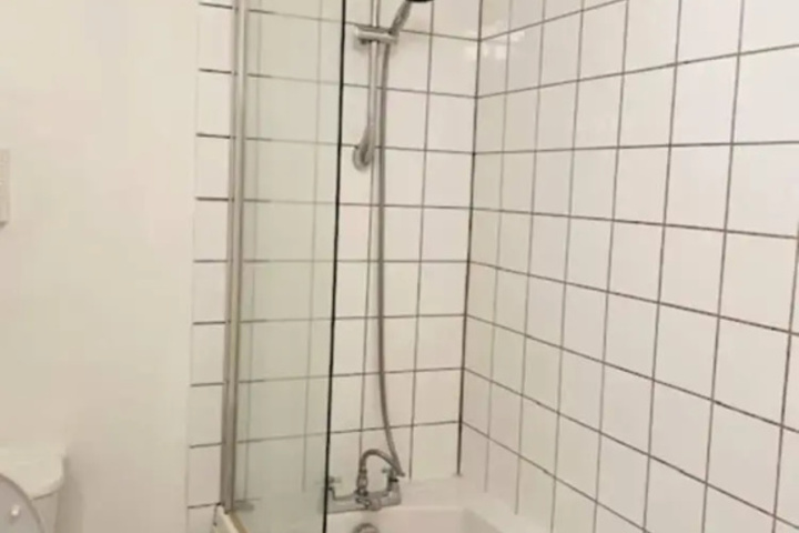 Room 10 of 19