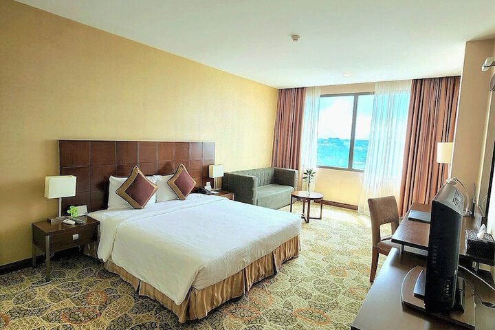 Room 28 of 181
