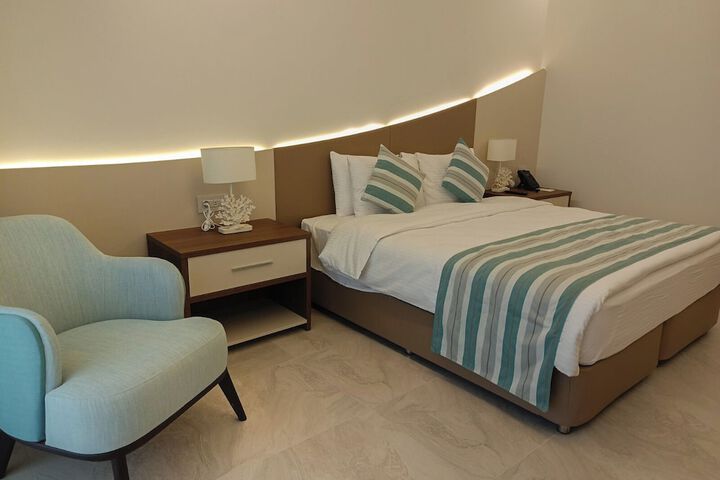Room 5 of 92