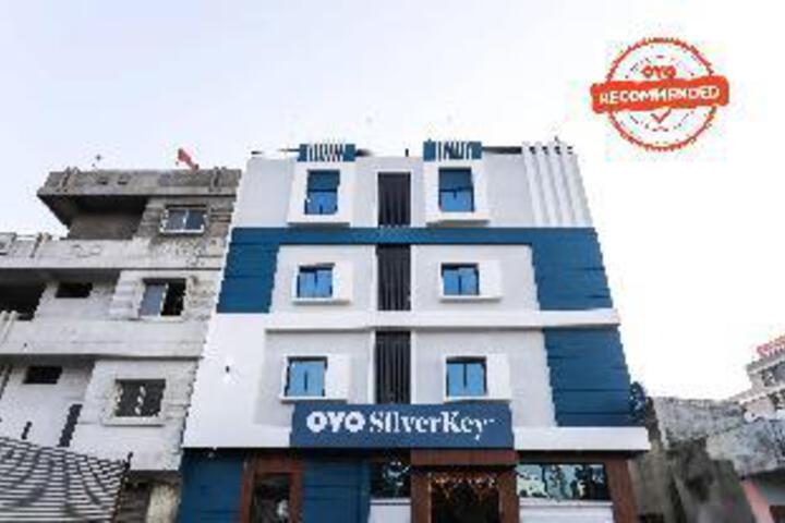 Vaccinated Staff - Silverkey Executive Stays 60501 Babul Nagar
