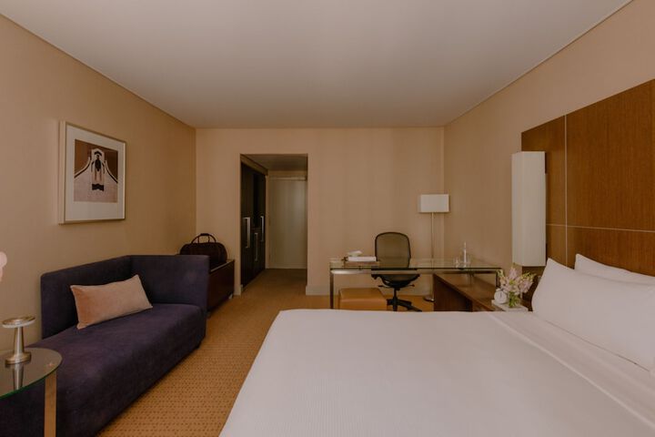 Room 5 of 107