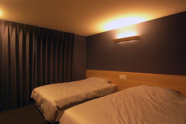 Room 4 of 37