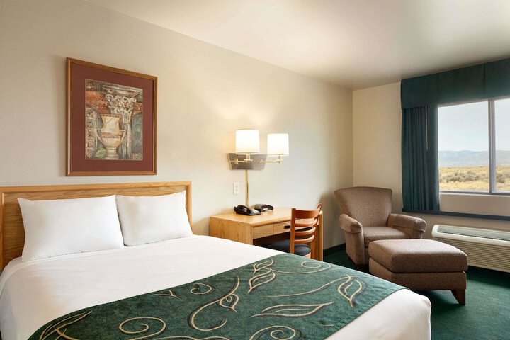 Room 4 of 16