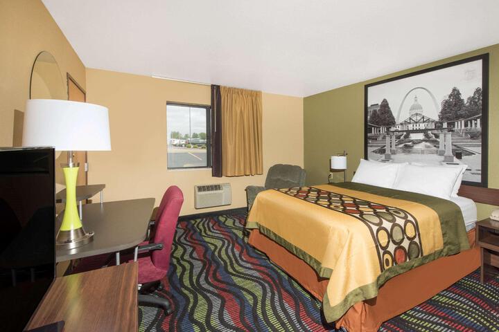 1 Queen Bed (11 of 22)