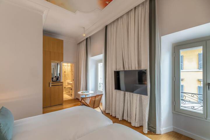 Room 47 of 255