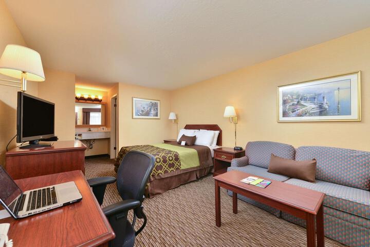 1 Queen Bed (12 of 13)