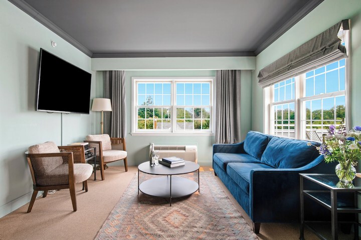 1 King Bed Partial Harbour View Balcony (27 of 42)