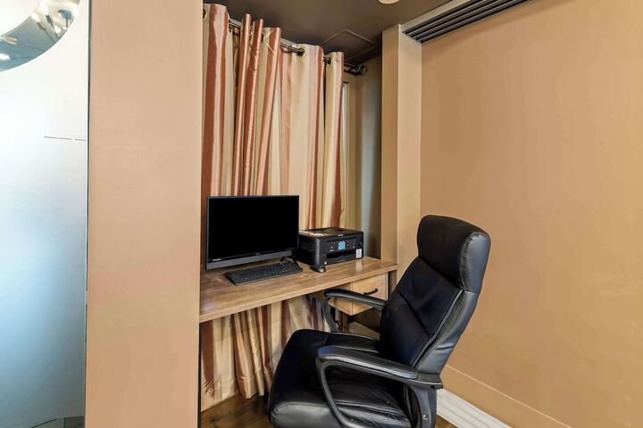 Business Center 48 of 50