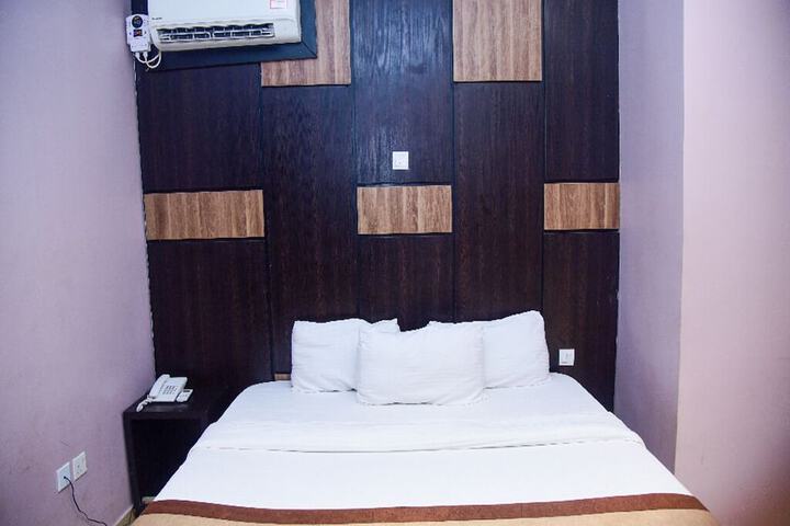 Room 22 of 78