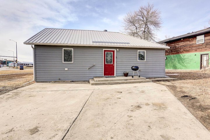 Pierre Vacation Rental w / Grill & Fenced Yard