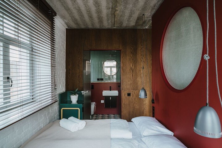Room 28 of 67
