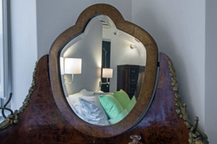 Room 17 of 35