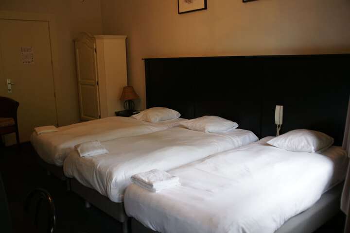 Room 10 of 42