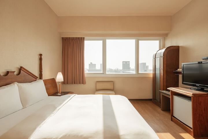 Room 12 of 36