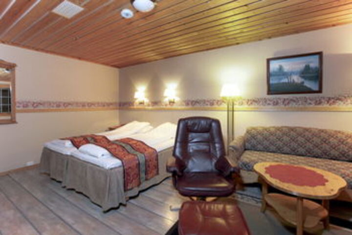 Room 4 of 12