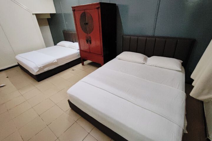 Room 27 of 68