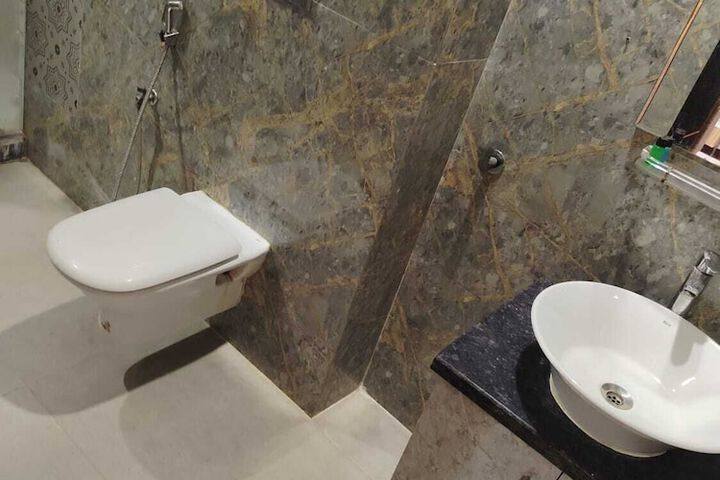 Room 15 of 28