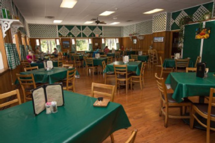 Dining 21 of 24