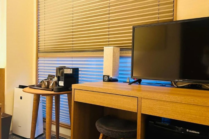 Room 32 of 66