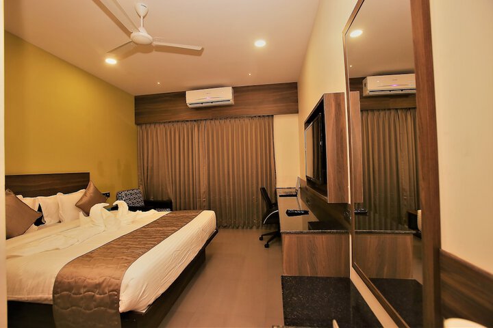 Room 13 of 25