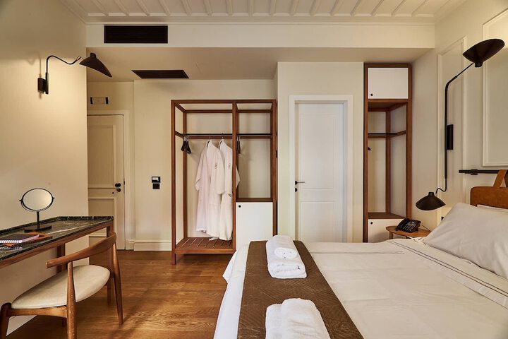 Room 8 of 28