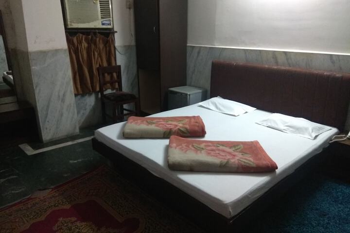 Room 8 of 13