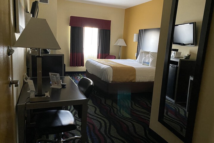 1 King Bed (7 of 15)