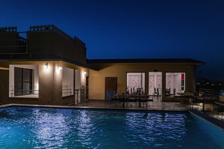 Pool 33 of 43