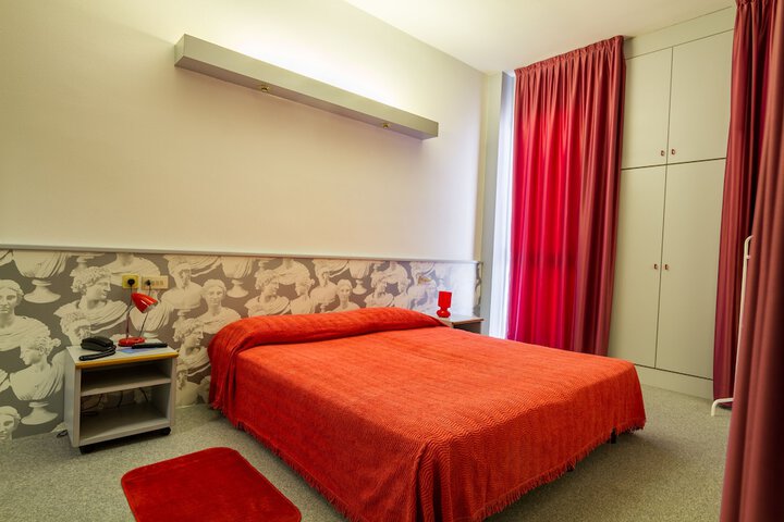 Room 12 of 60