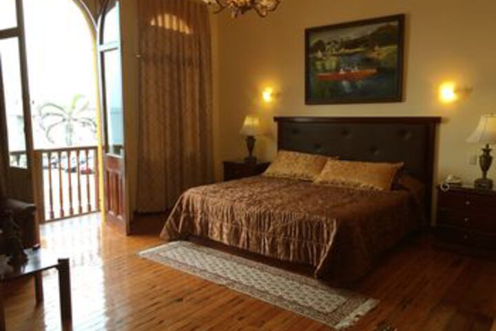 Room 17 of 32