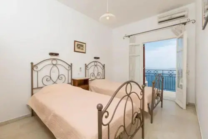 Room 5 of 18