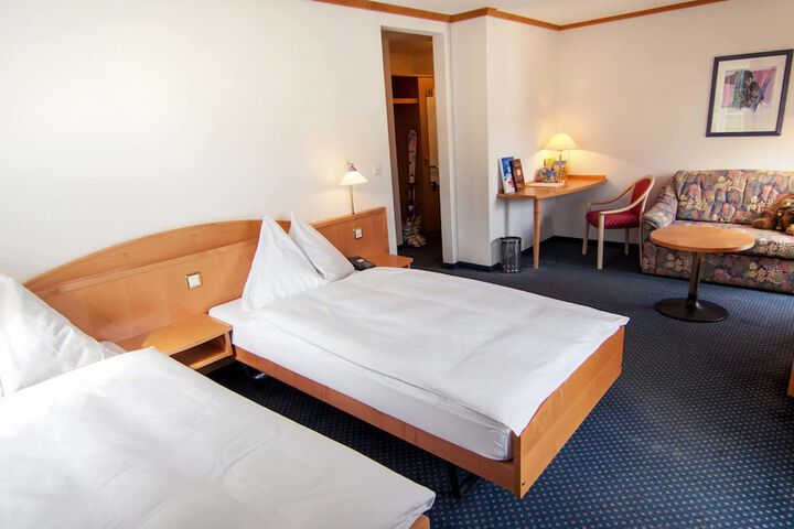 Room 5 of 85