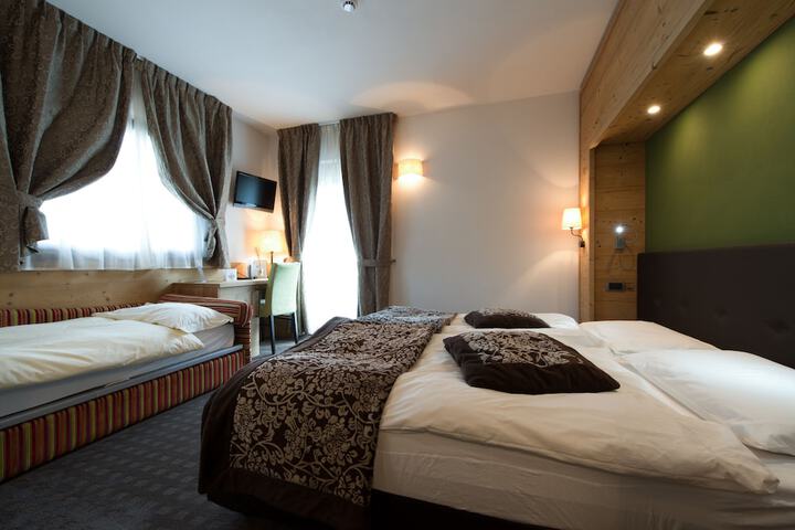 Room 7 of 75