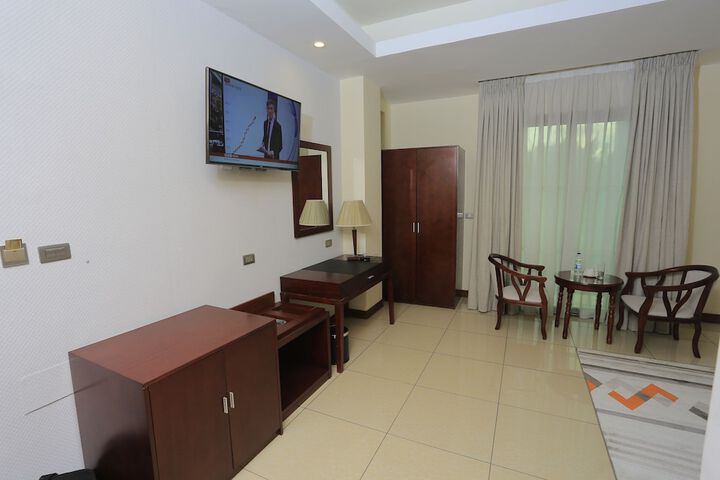 Room 16 of 34