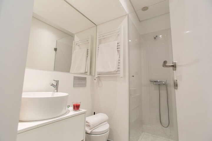 Room 94 of 136