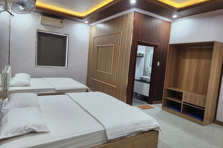 Room 6 of 42