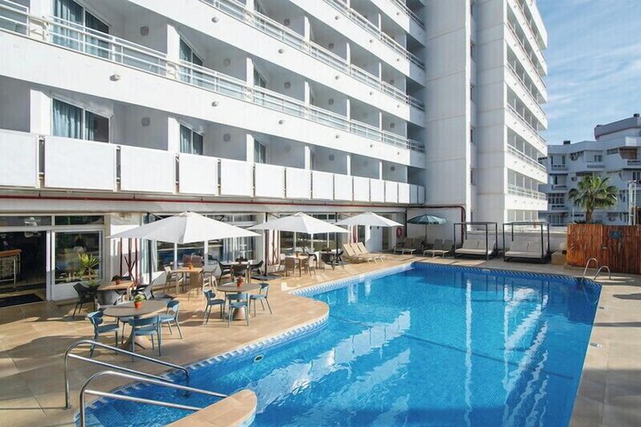 Hotel with Pool