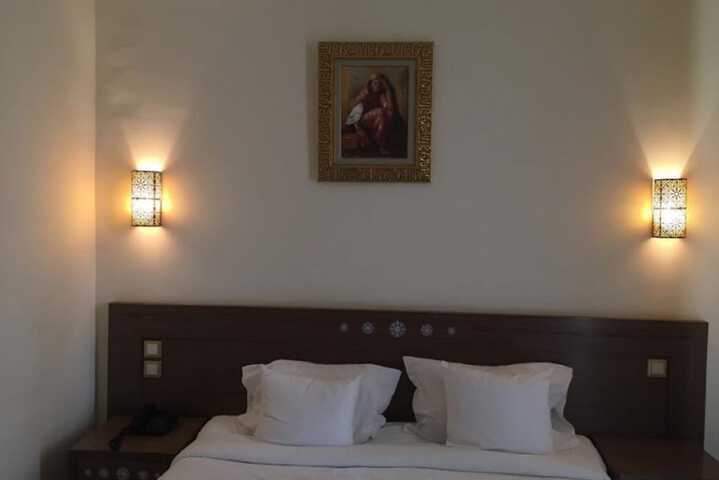 Room 10 of 32