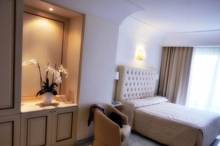 Room 7 of 52