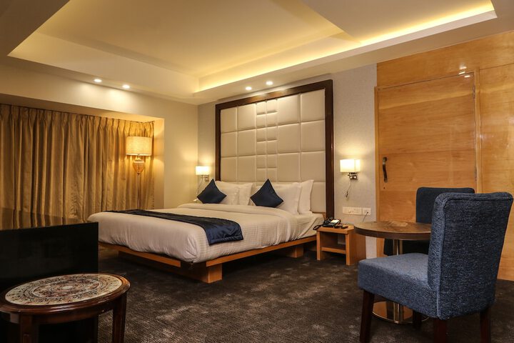 Room 10 of 30