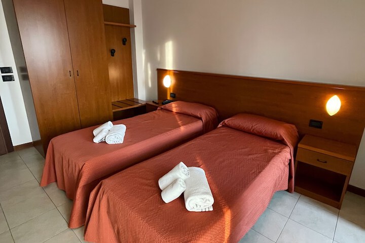 Room 16 of 29