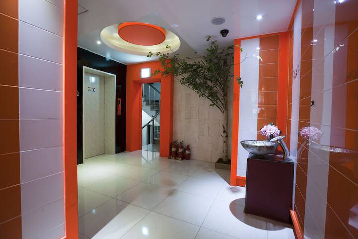 Ballroom/Hall 67 of 77