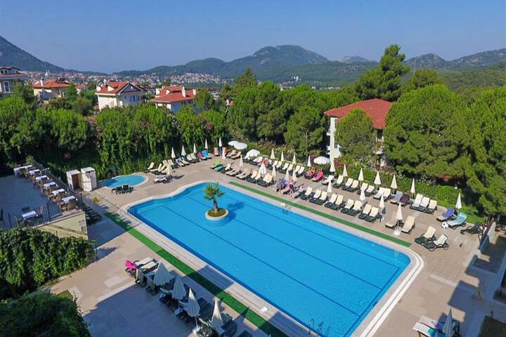 Hotel Pool